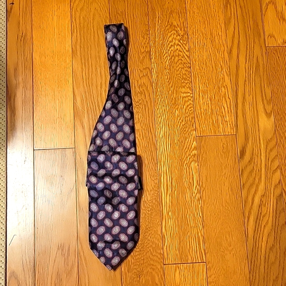 Men's paisley satin tie. Navy blue.